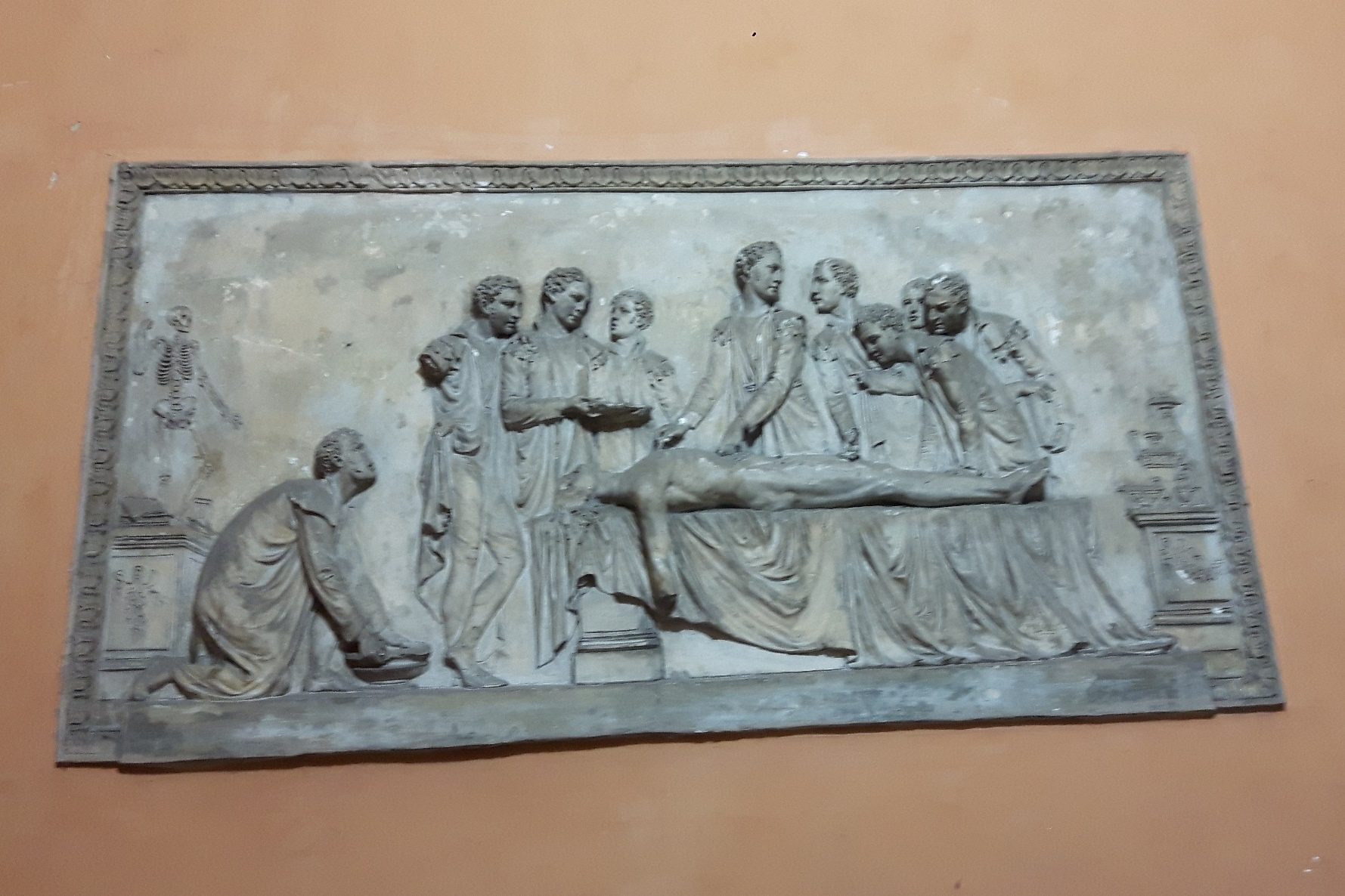 Anatomy lesson bas-relief, Santo Spirito, Rome - 02.jpg